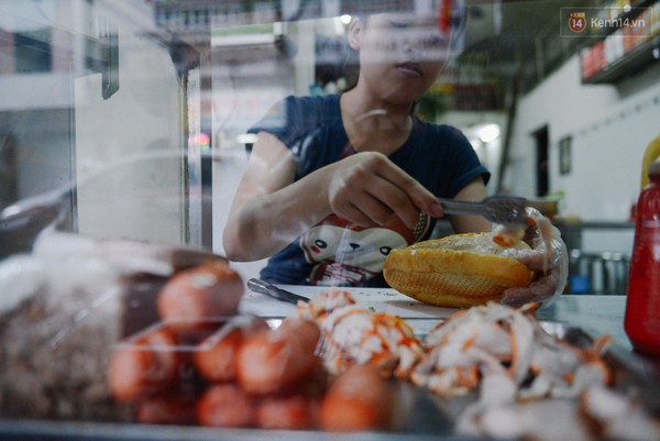 283 an banh mi chuan o 3 tiem ngon nuc tieng pho co ha noi 08