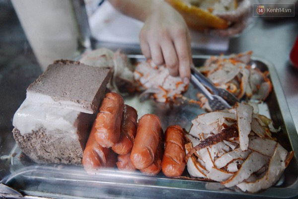 283 an banh mi chuan o 3 tiem ngon nuc tieng pho co ha noi 10