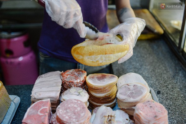 283 an banh mi chuan o 3 tiem ngon nuc tieng pho co ha noi 15