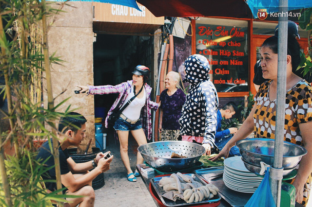 450-1hang-chao-long-trong-ngo-ha-noi-30-nam-van-dat-khach