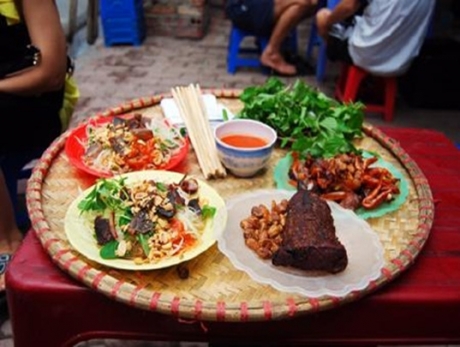 Lang thang Hà Nội thưởng thức ẩm thực đường phố